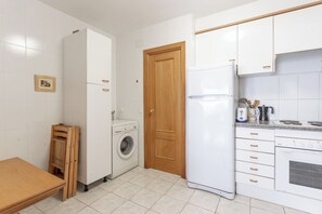Fridge, microwave, oven, coffee/tea maker