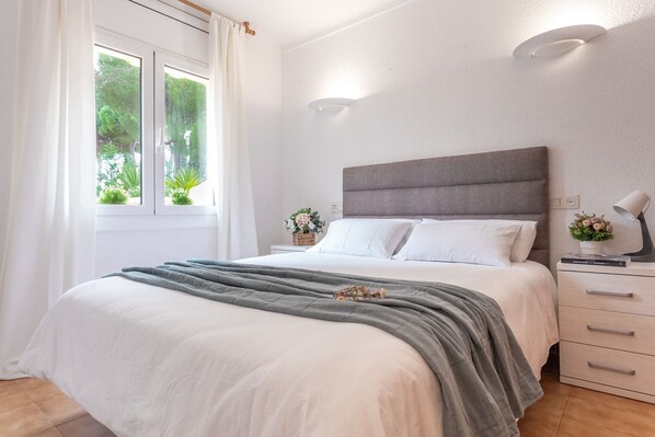 2 chambres, fer et planche à repasser, accès au Wi-Fi (inclus)