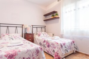 3 bedrooms, iron/ironing board - Casa Hermosa (L'Escala)