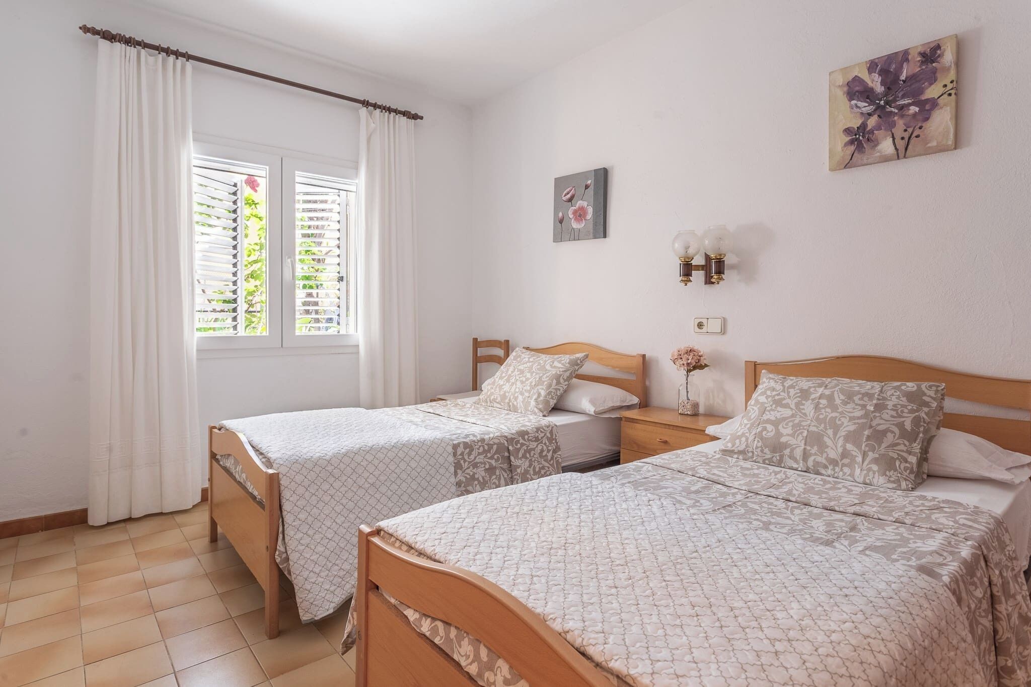 3 chambres, fer et planche à repasser