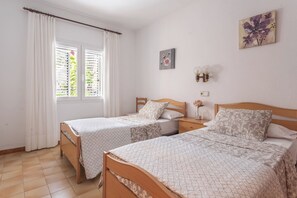 3 bedrooms, iron/ironing board