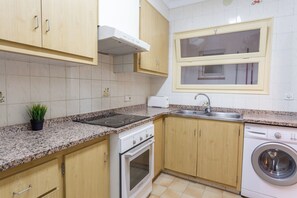 Fridge, microwave, oven, coffee/tea maker