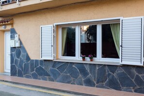 Exterior detail - Norfeu apartment in the historic center (L'Escala)