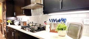 Anaheim luxury home/8 king/theater/ game room/3.5 bathR/elevator/near Disneyland
