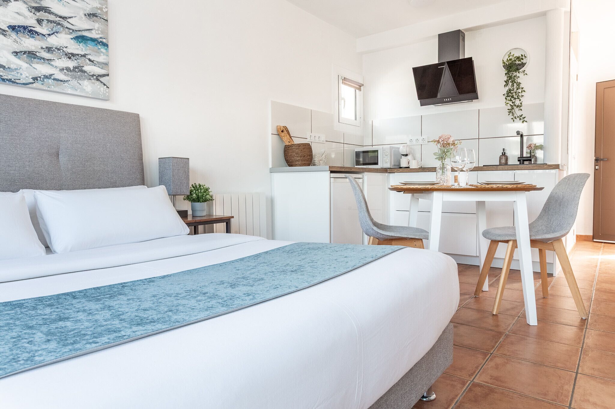 Iron/ironing board, free WiFi, bed sheets