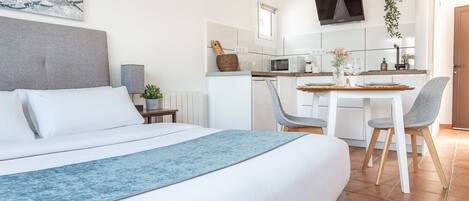 Iron/ironing board, free WiFi, bed sheets