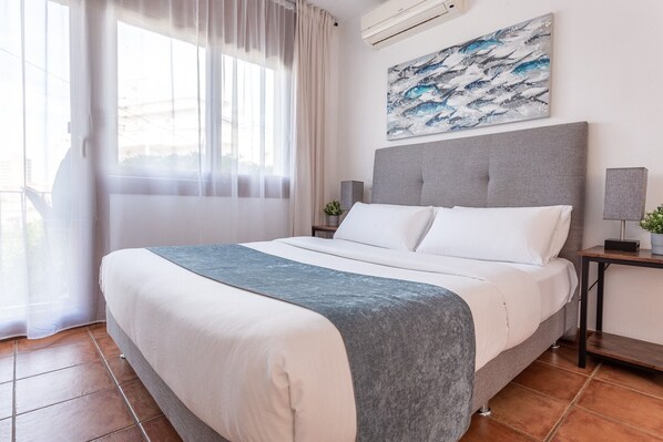 Iron/ironing board, free WiFi, bed sheets