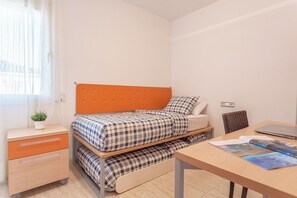 4 bedrooms, iron/ironing board, WiFi