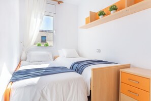 4 habitaciones, tabla de planchar con plancha y wifi 