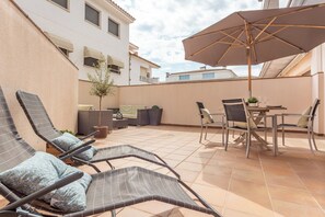 屋外ダイニングエリア