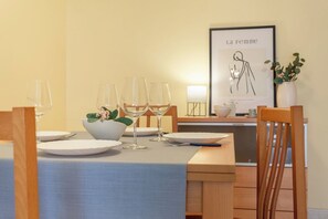 Dining - Apt. La Mola (L'Escala)