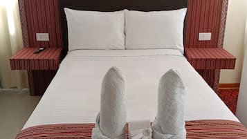 Business Single Room, 1 Large Twin Bed | Premium bedding, down comforters, in-room safe, laptop workspace