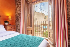 3 makuuhuonetta, silitysrauta/-lauta, ilmainen Wi-Fi, vuodevaatteet