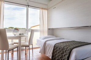 Unclassified image, 2 of 11, button