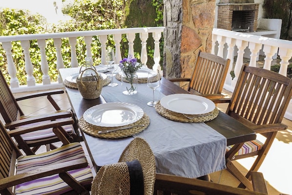 Outdoor dining