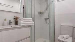 تجهيزات دش، مجففات شعر، مناشف