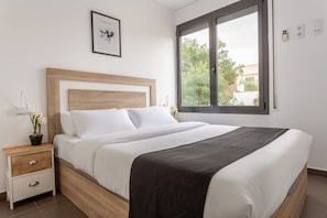 4 bedrooms, iron/ironing board