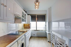 Private kitchen - Luxury one-bedroom apartment in the heart of Cannes. (Cannes)