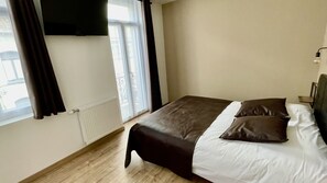 Executive House, Ensuite (1er étage) | Minibar, laptop workspace, blackout drapes, soundproofing - Appart Hotel Gambetta (Lens)