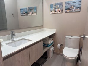 Hair dryer, towels, soap, toilet paper - Luxury, full equipped studio apartment for vacation or remote work (Santa Marta)