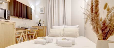 City Double Room, Non Smoking | Iron/ironing board, free WiFi