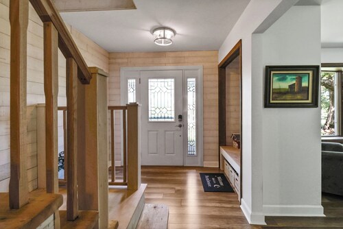 Fun at the Farm House - Charming 3-bedroom farmhouse in lovely Valparaiso