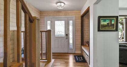 Fun at the Farm House - Charming 3-bedroom farmhouse in lovely Valparaiso