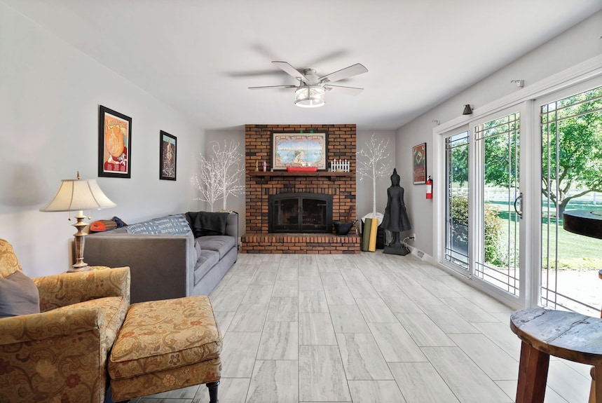 Fun At The Farm House - Charming 3-bedroom Farmhouse In Lovely Valparaiso - Gary, IN