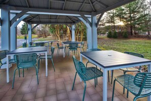 Terrace/patio - Spark By Hilton Walker Grand Rapids North (Grand Rapids)