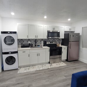 Private kitchen - Cozy Miramar Getaway: Relaxing Retreat with Modern Comforts!
(Miramar)