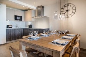 Dining - Wifi, 200m from resort center, 2nd floor, view mountain, sauna, balcony, fireplace or stove, parking (Courchevel)