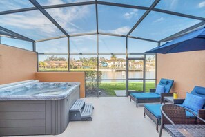 Indoor spa tub - Waterfront Views/Private hot tub/3 miles to Disney (Kissimmee)