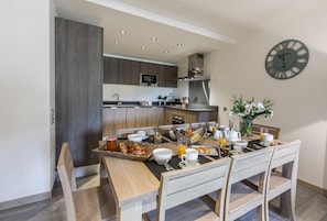 Dining - Wifi, 150m from resort center, 1st floor, sauna, balcony, parking, tv, 136m², Courchevel (Courchevel)