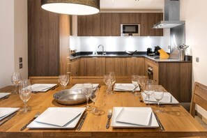 Dining - Wifi, 150m from ski slopes, 1st floor, sauna, balcony, parking, tv, 136m², Courchevel (Courchevel)