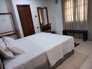 5 bedrooms, WiFi, bed sheets