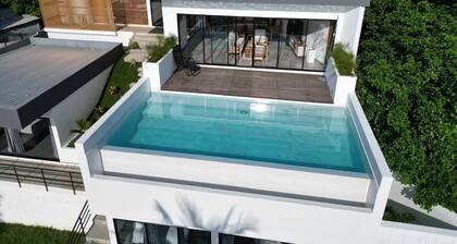 Luxury 3-bedroom house with WiFi and AC in Tamanique