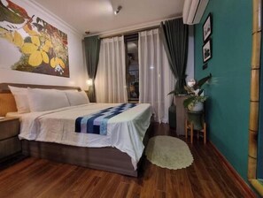 1 bedroom, desk, iron/ironing board, free WiFi - Amazing-View, Natural-Light, 3'toSword-Lake, NETFLIX, 2 Beds, 1 Toilet-2 Showers (Hoan Kiem District)