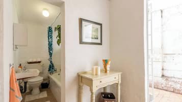 Towels, soap, shampoo, toilet paper