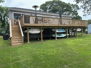 Exterior - Hamptons Beach House, 5-minute walk to Bay Beach (Flanders)