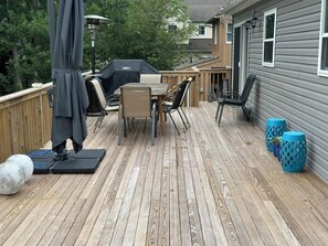 Outdoor dining - Hamptons Beach House, 5-minute walk to Bay Beach (Flanders)