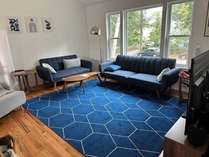 スマートテレビ、テーブルサッカー台、プリンター