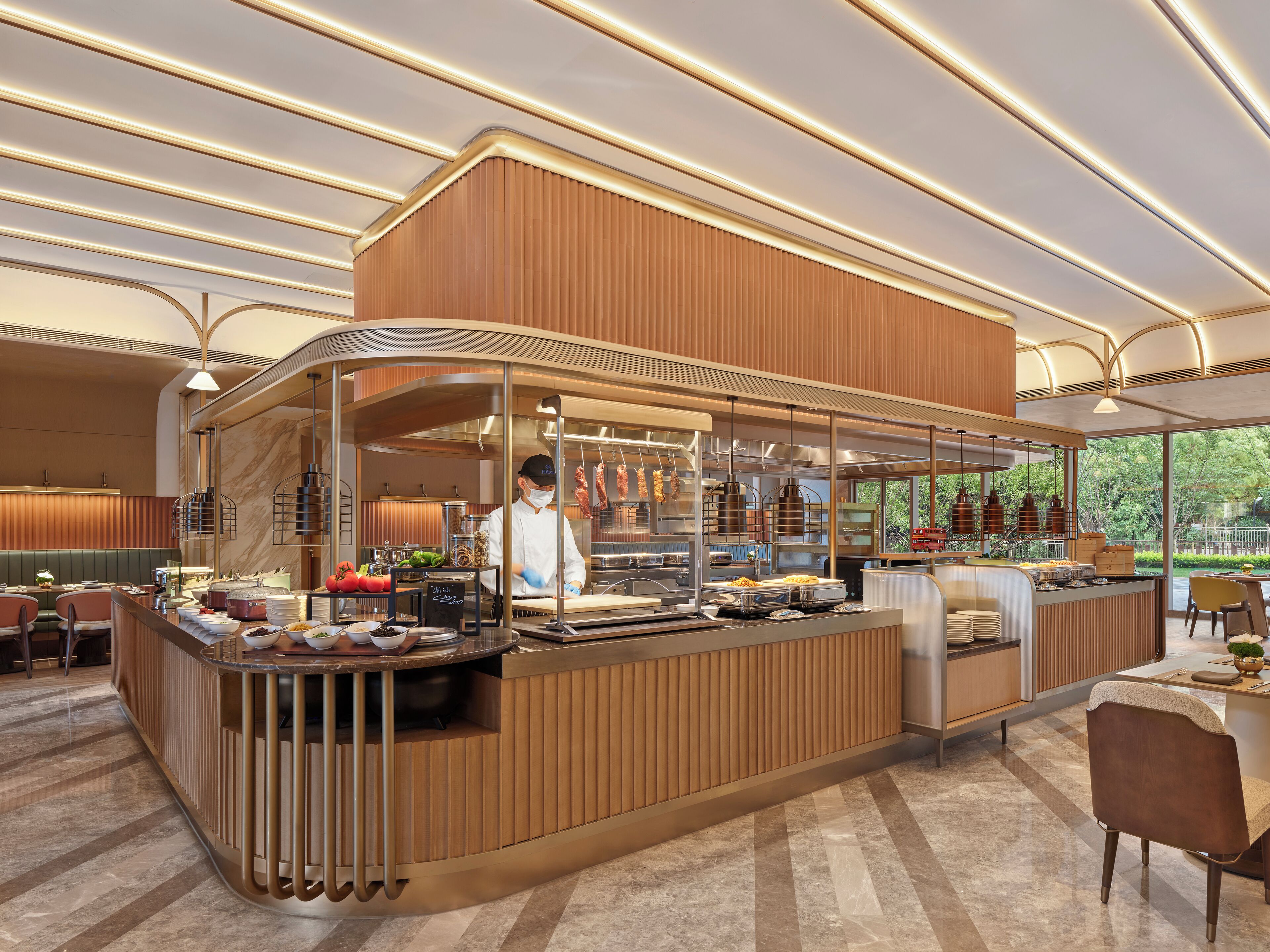 Daily buffet breakfast (CNY 238 per person)