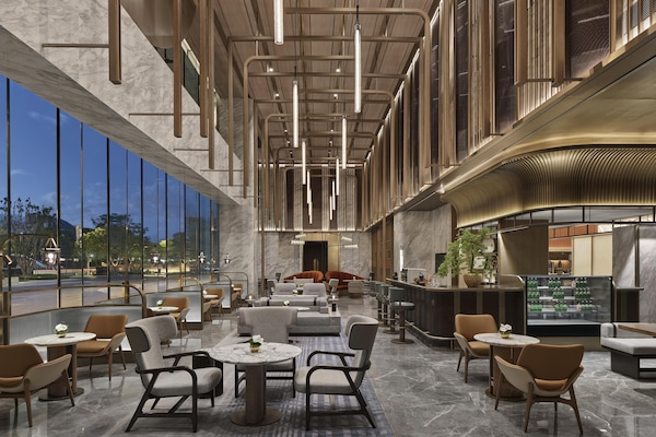 2 restaurants, breakfast served