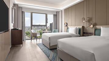 Ropa de cama de alta calidad, minibar, escritorio y cortinas blackout