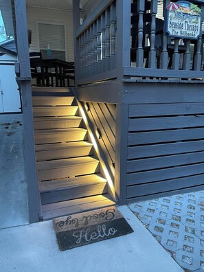 Exterior detail - Seaside Therapy - Wilbanks' Alliance Beach Rentals, Seaside Therapy - Wilbanks' Alliance Beach Renta (Horry County)