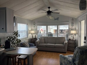 TV - Seaside Therapy Beach Bungalow, Seaside Therapy - Wilbanks' Alliance Beach Rental (Horry County)