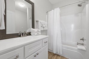 Bathroom - Twin Palms Beach House (Gulf Shores)
