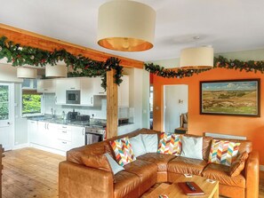Fireplace - The ideal rural getaway to create lasting memories with your family. (Okehampton)