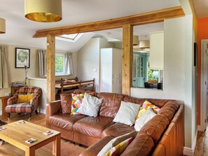 Fireplace - The ideal rural getaway to create lasting memories with your family. (Okehampton)
