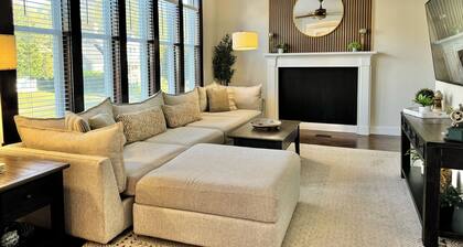 Modern Meets Vintage! Sleeps 12-14! Game Room, Patio, FUN!